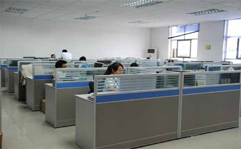 通發(fā)激光的辦公室很安靜，同事很友善