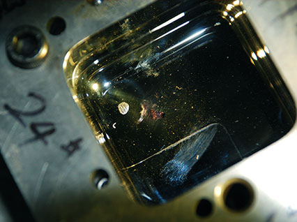 <a href='http://sinyaoo.com.cn/product/3.htm' class='text_a'>模具激光焊機</a>修復(fù)鏡面模具效果